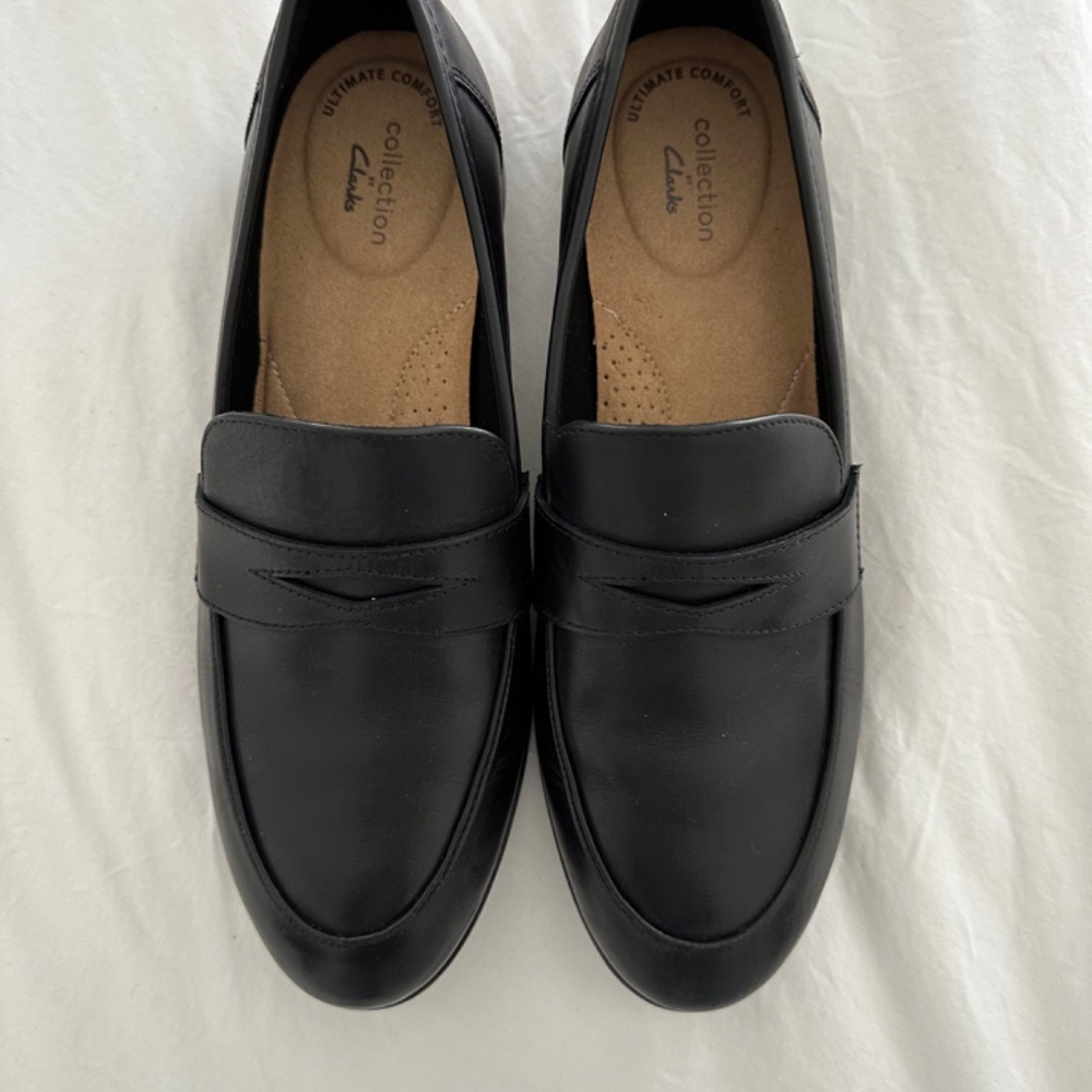 NWT Clark’s Black Leather Loafers - Picture 2 of 3